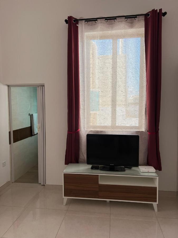 Room With Private Bathroom Слима Экстерьер фото