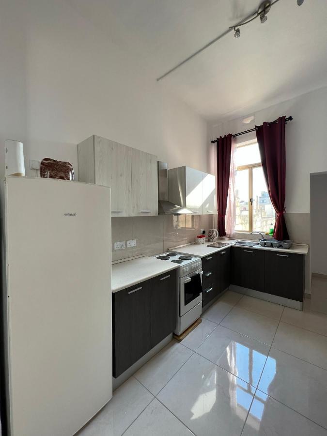 Room With Private Bathroom Слима Экстерьер фото