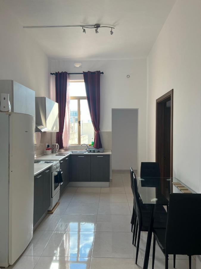 Room With Private Bathroom Слима Экстерьер фото