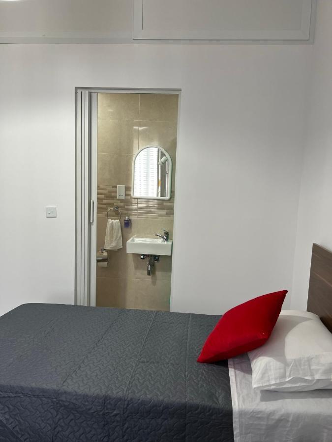 Room With Private Bathroom Слима Экстерьер фото