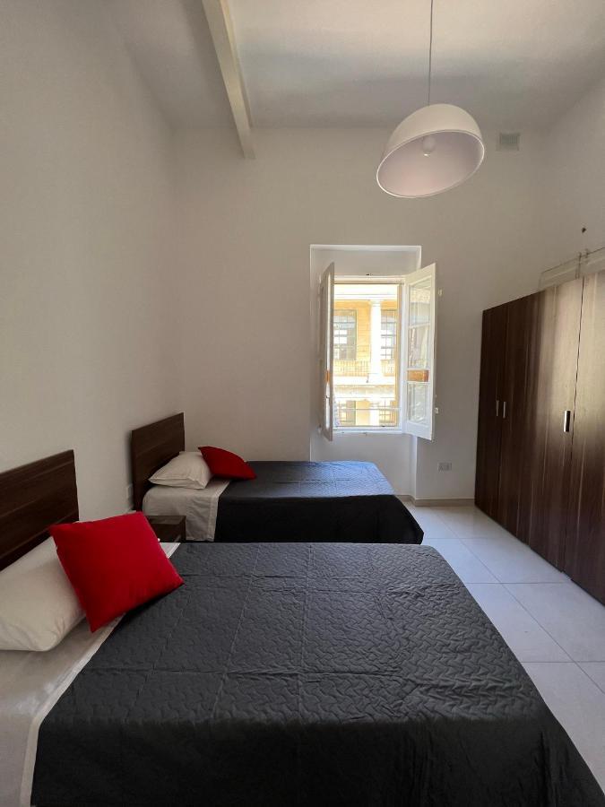 Room With Private Bathroom Слима Экстерьер фото